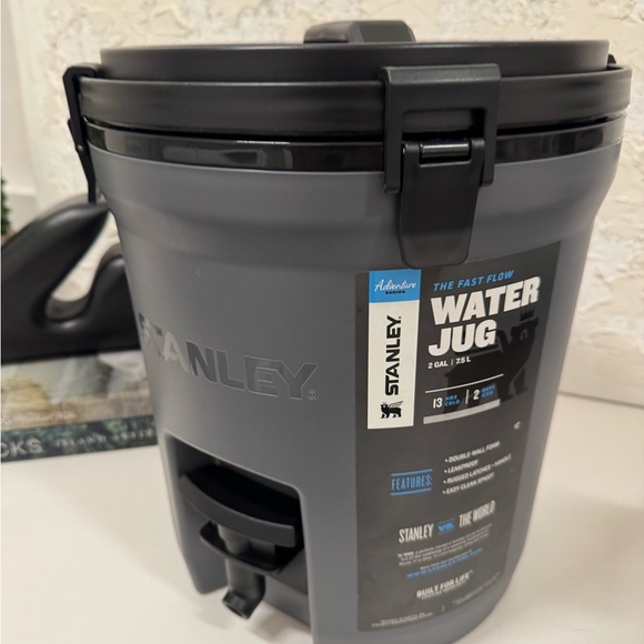 Stanley 2gal Adventure Fast Flow Water Jug - Picture 2 of 7